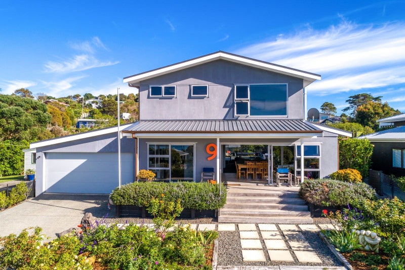 9 Wattle Road, Oneroa, Waiheke Island - Carousel 2