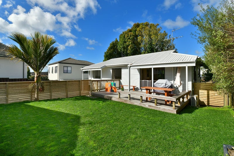 2/6 Holland Road, Hillcrest, Auckland - Carousel 13