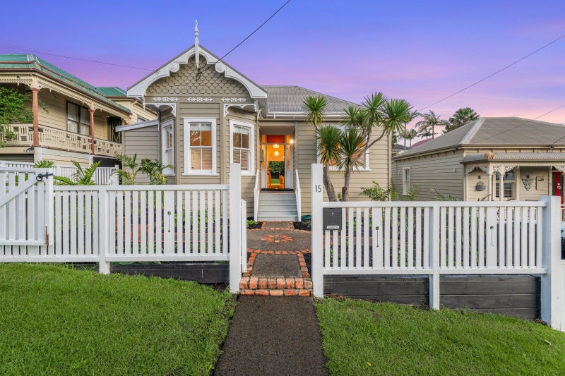 15 Saint Leonards Road, Devonport, Auckland - Carousel 1