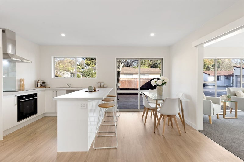 2 Hythe Lane, Saint Martins, Christchurch - Carousel 2