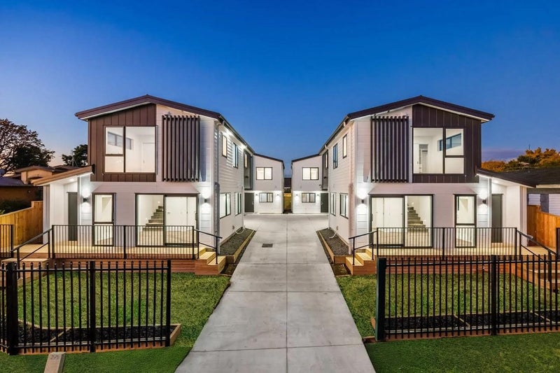 3C Tulloch Place, Conifer Grove, Takanini - Carousel 1