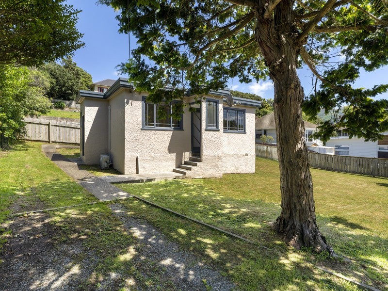 40 Collins Avenue, Tawa, Wellington - Carousel 1