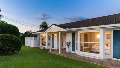 1/1 Cecil Road, Milford, Auckland - Carousel 1