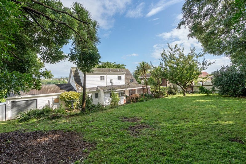 33 Pohutukawa Drive, Pukete, Hamilton - Carousel 21