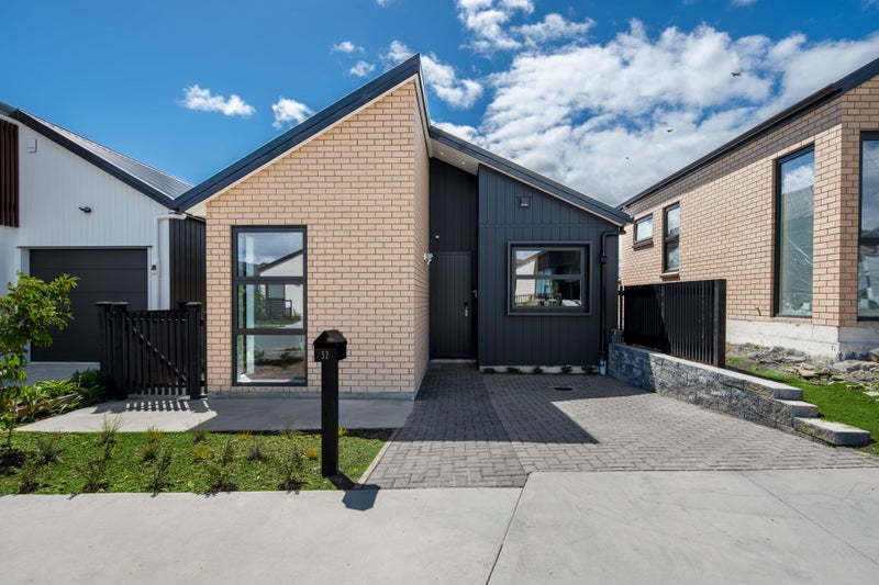 32 Paretao Street, Massey, Auckland - Carousel 1