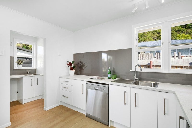 4 Shackleton Grove, Stokes Valley, Lower Hutt - Carousel 2