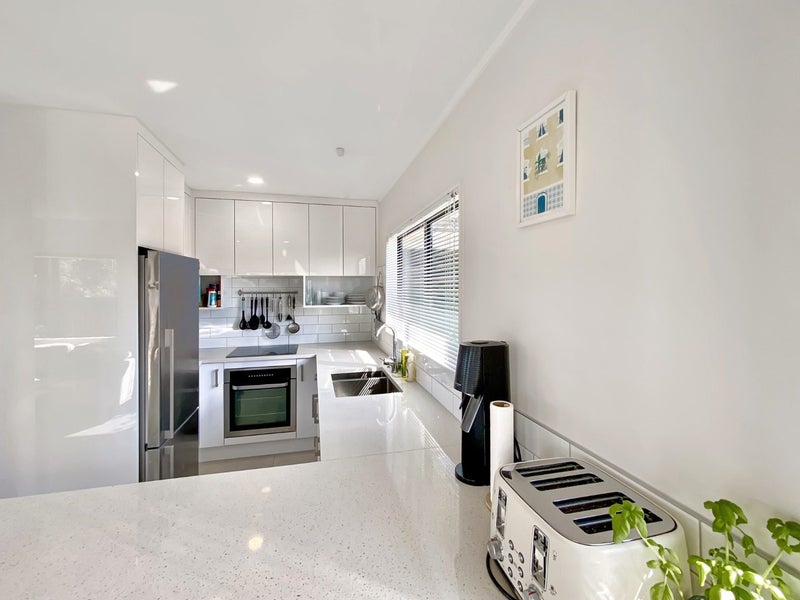 19A Akoranga Drive, Northcote, Auckland - Carousel 2