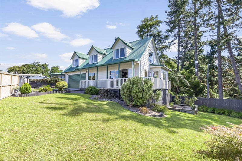 4 Essendon Court, Glenview, Hamilton - Carousel 1