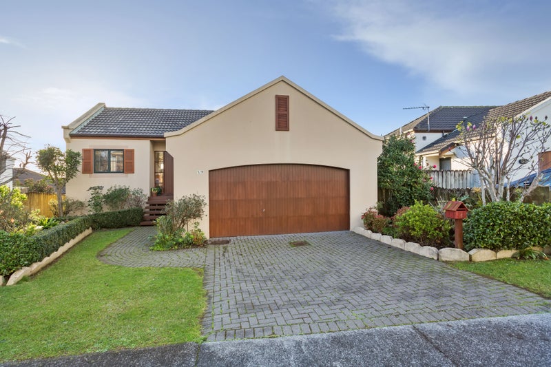 4/11 Ribbonwood Crescent, Goodwood Heights, Auckland - Carousel 2