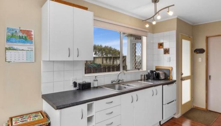 6 Owaka Close, Kelson, Lower Hutt - Carousel 2