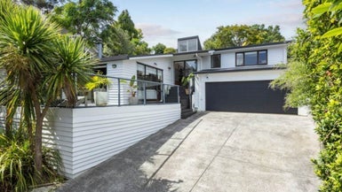 82 Daffodil Street, Titirangi, Auckland - Carousel 1