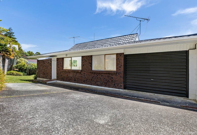 2/12 Hollyhock Place, Browns Bay, Auckland - Carousel 1