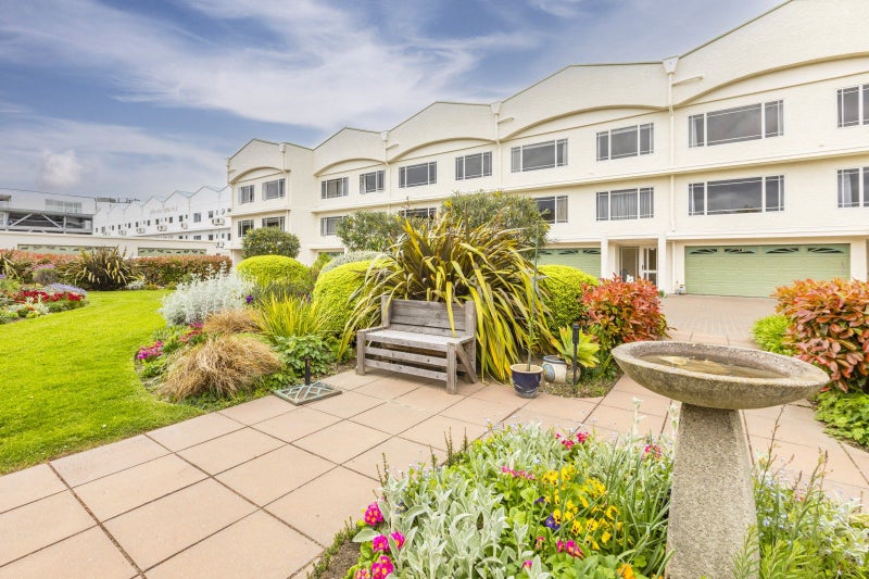 10/26 West Quay, Ahuriri, Napier - Carousel 1