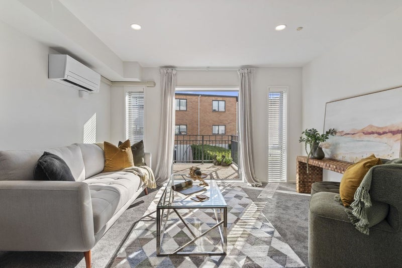 74 Niu Lane, Te Atatu South, Auckland - Carousel 1