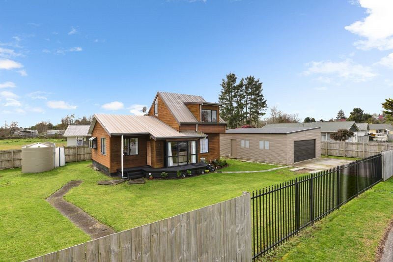 18 Brownlie Crescent, Huntly, Huntly - Carousel 1