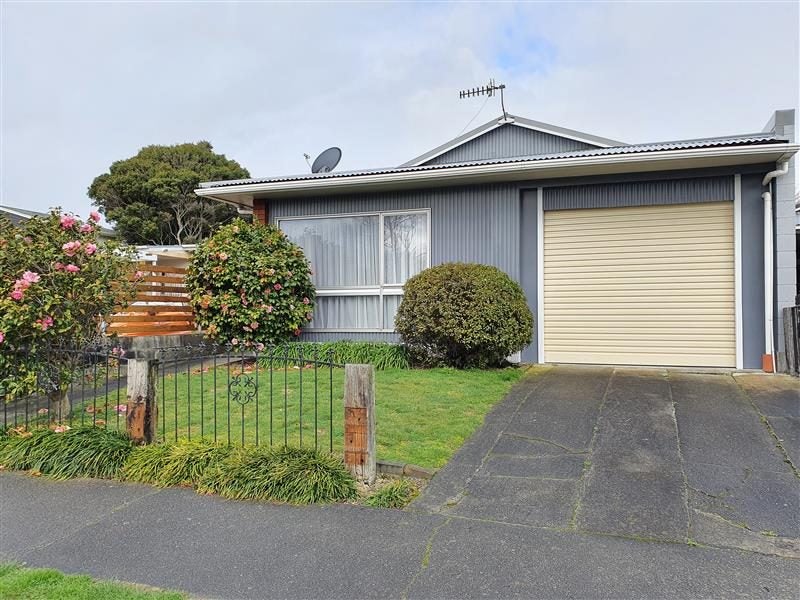 2C Newhaven Place, Roslyn, Palmerston North - Carousel 1