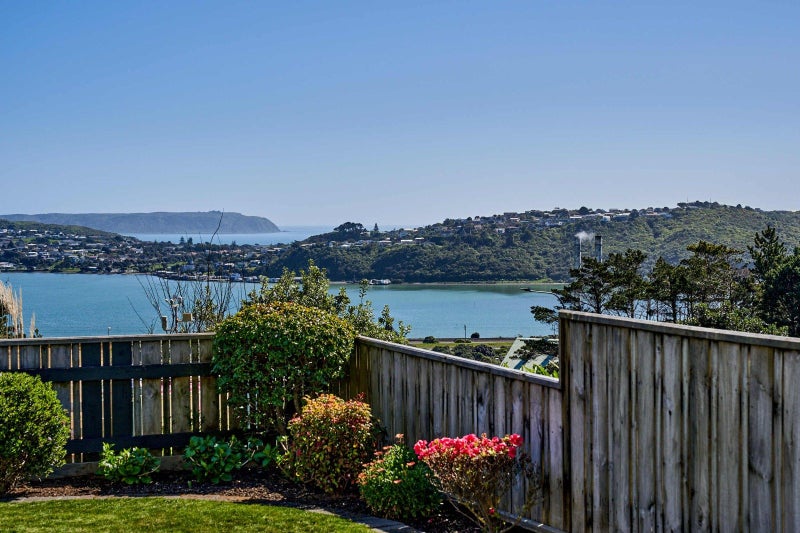 32 Aspiring Terrace, Aotea, Porirua - Carousel 1
