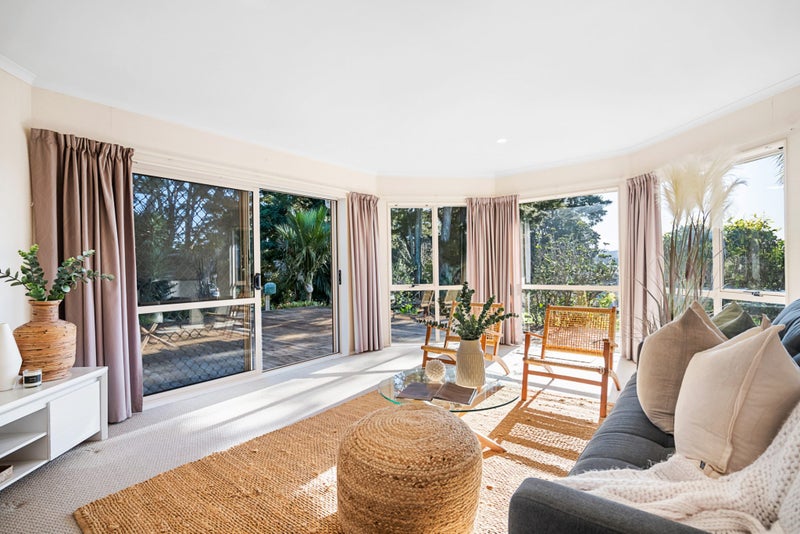 11 Kaiaua Lane , Kamo, Whangarei - Carousel 1
