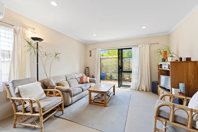 37 Malaspina Place, Papatoetoe, Auckland - Carousel 2