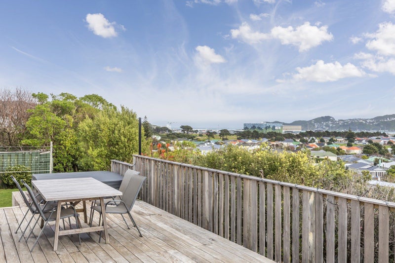 11 Madison Place, Miramar, Wellington - Carousel 2