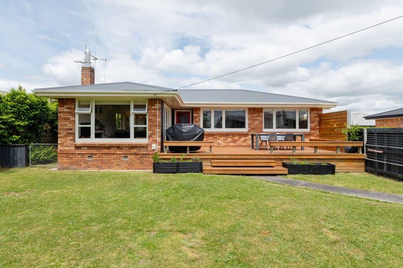 5 Warwick Avenue, St Andrews, Hamilton - Carousel 1