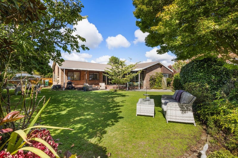 30 Marlowe Drive, Leamington, Cambridge - Carousel 1