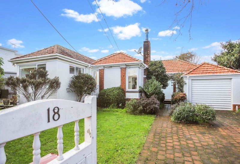 18 Queensway, Three Kings, Auckland - Carousel 1