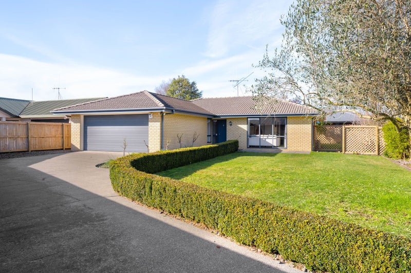 30 Newfield Drive, Fairview Downs, Hamilton - Carousel 1