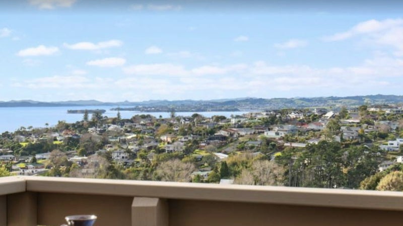 8 Haseler Crescent, Howick, Auckland - Carousel 1