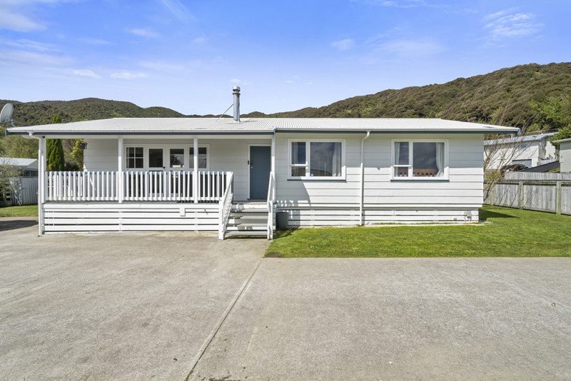 27 Antrim Crescent, Wainuiomata, Lower Hutt - Carousel 2