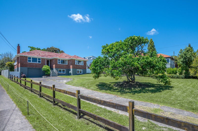 279 Glengarry Road, Glen Eden, Auckland - Carousel 1