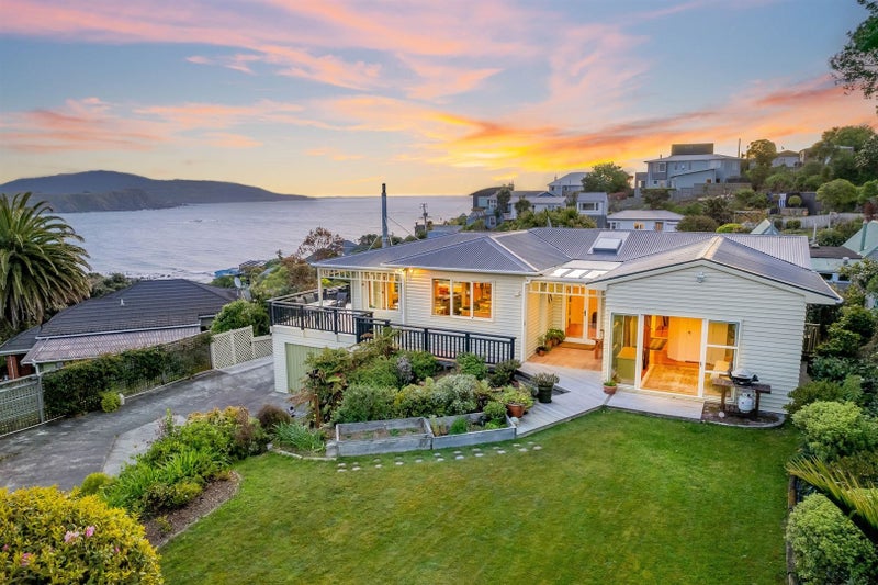 35 Gordon Road, Plimmerton, Porirua - Carousel 1