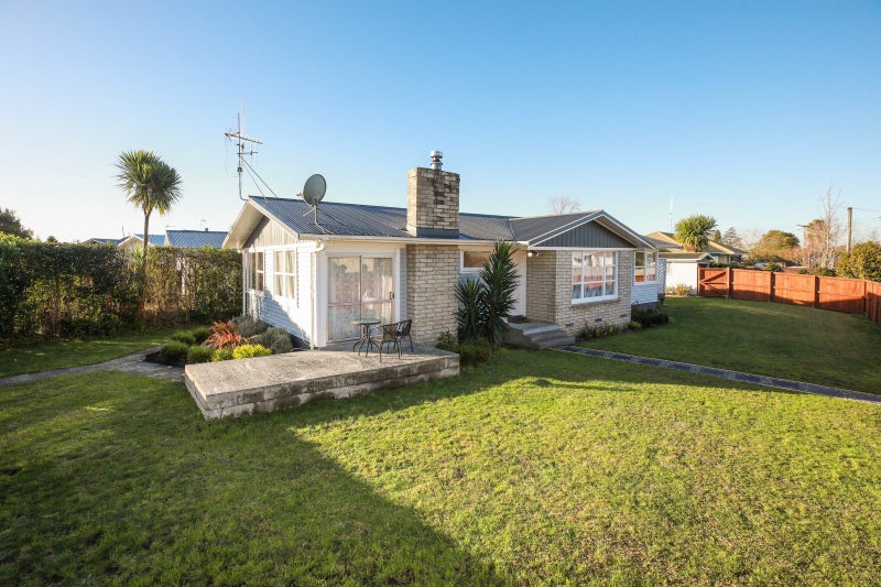 22 Joanna Place, Deanwell, Hamilton - Carousel 1