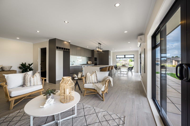 24 Tahuna Minhinnick DR, Glenbrook - Carousel 1