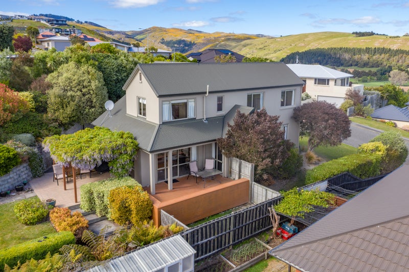 29 Highcrest Heights, Westmorland, Christchurch - Carousel 2