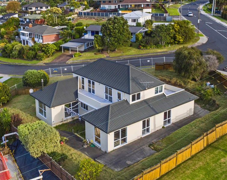 2 Callender Place, Shelly Park, Auckland - Carousel 1