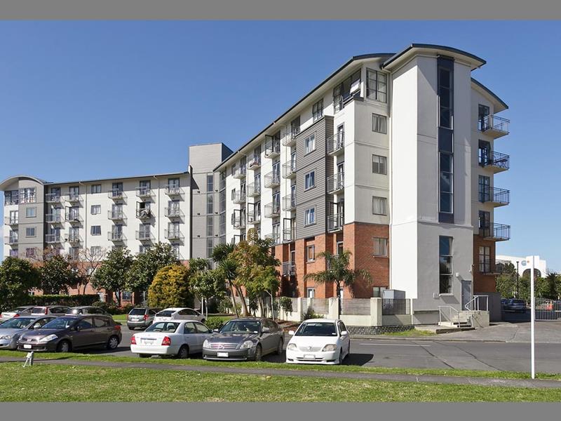 4J/10 Crown Lynn Place, New Lynn, Auckland - Carousel 1