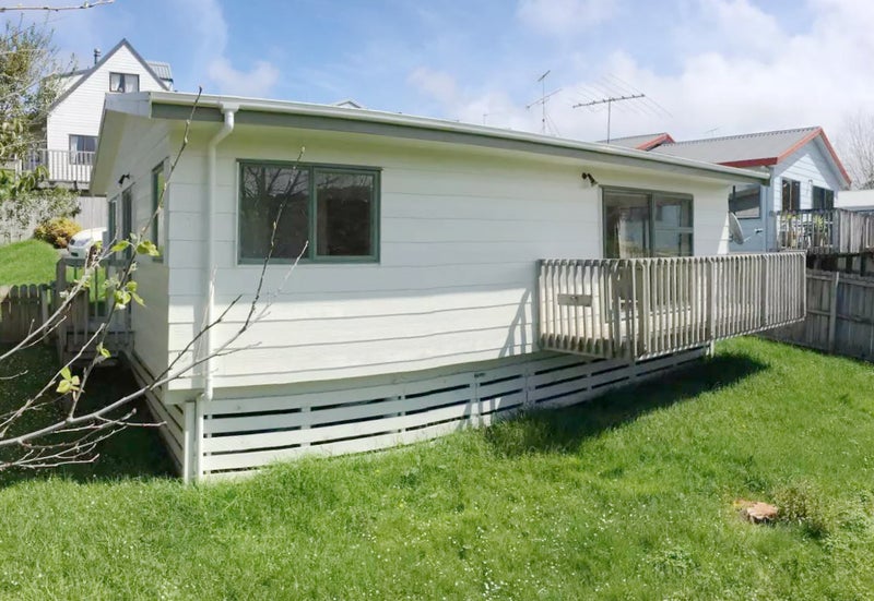 2/60 Trias Road, Totara Vale, Auckland - Carousel 1