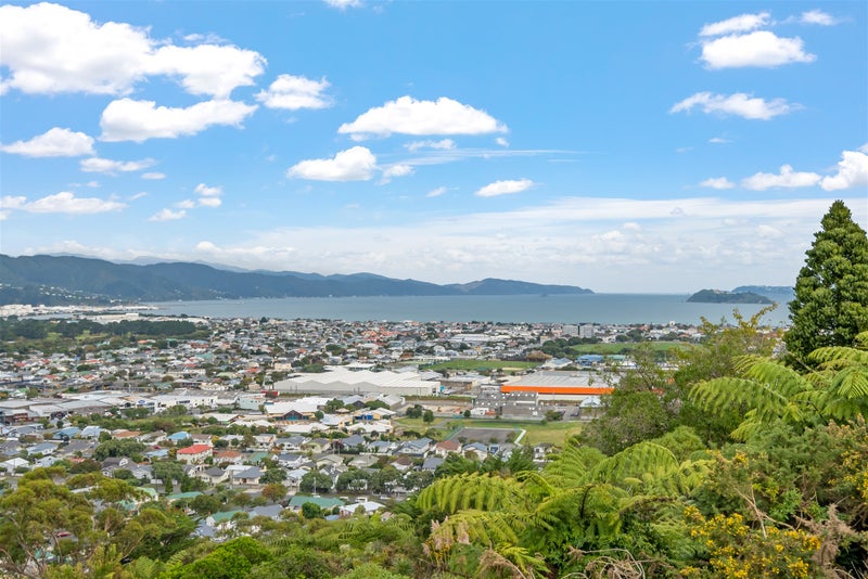 1/5 Jacaranda Grove, Maungaraki, Lower Hutt - Carousel 2