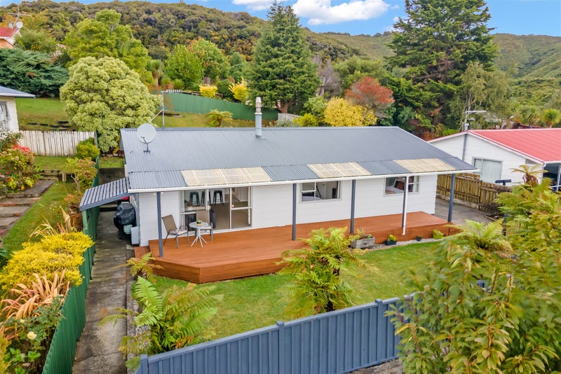 5 Oaklands Grove, Clouston Park, Upper Hutt - Carousel 1