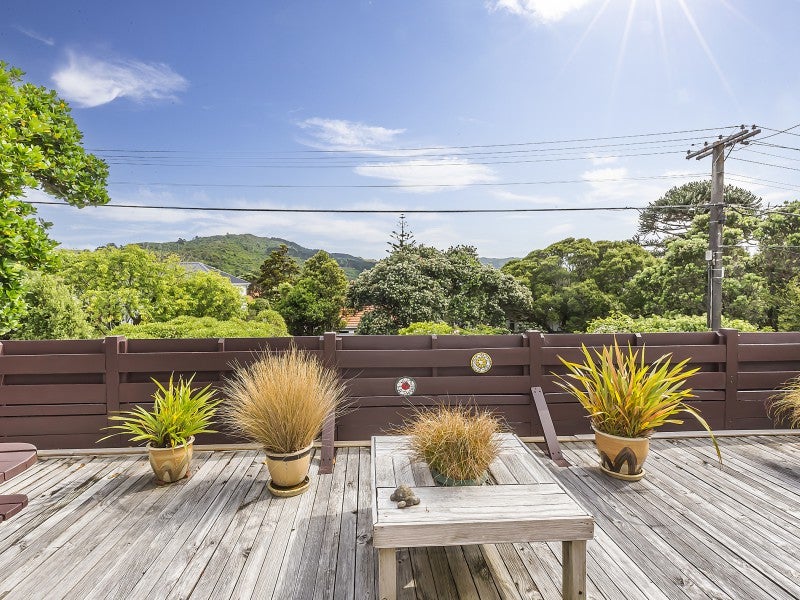 9 Braithwaite Street, Karori, Wellington - Carousel 2