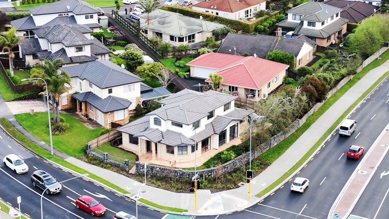 1 Medallion Drive, Oteha, Auckland - Carousel 2