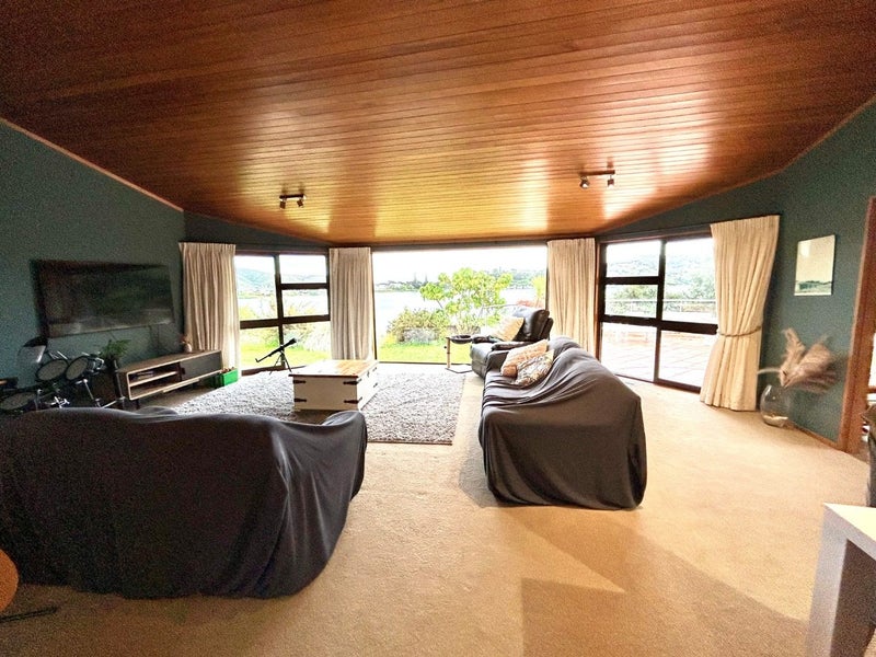 16 Trevor Terrace, Paremata, Porirua - Carousel 1