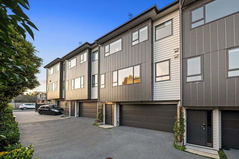 4C Fowler Street, Northcote, Auckland - Carousel 1