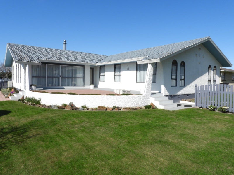 8 Whitestone Crescent, Weston, Oamaru - Carousel 1