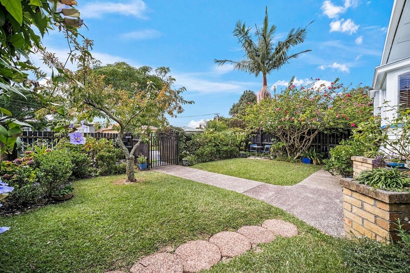 10 Riro Street, Point Chevalier, Auckland - Carousel 2