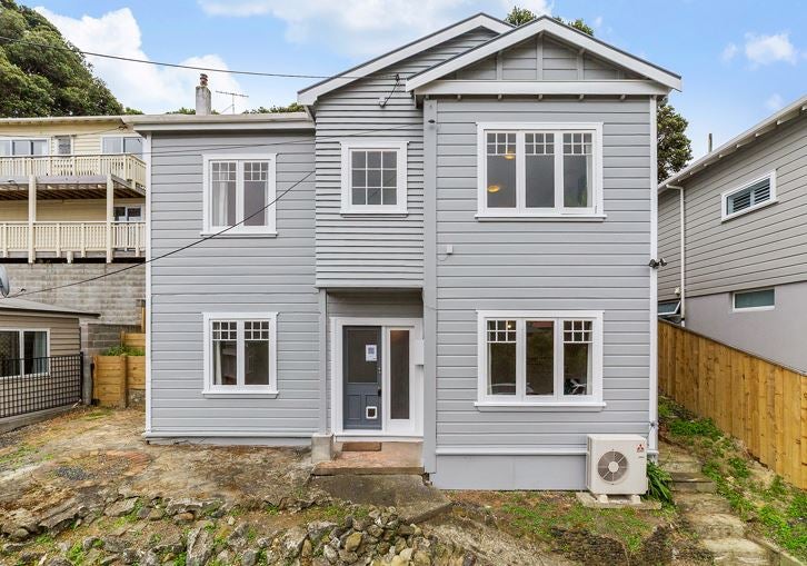 48 Hohiria Road, Hataitai, Wellington - Carousel 1