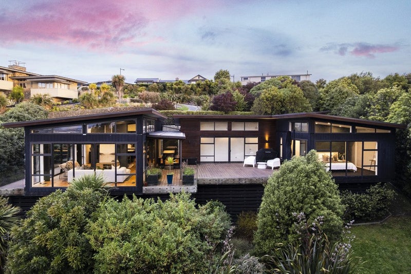 1 Quarry Hill Terrace, Kennedys Bush, Christchurch - Carousel 1