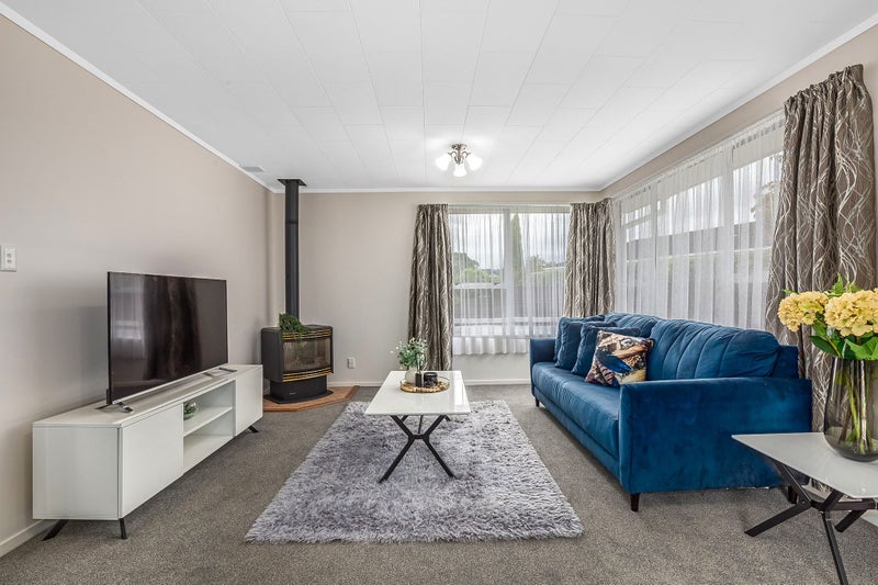 19 Harvard Grove, Totara Park, Upper Hutt - Carousel 2