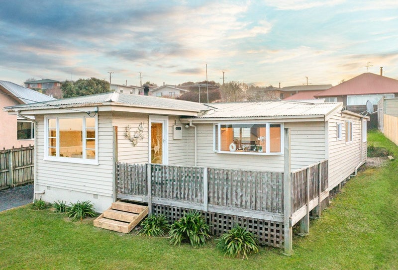 34 Edna Street, Ocean View, Dunedin - Carousel 1